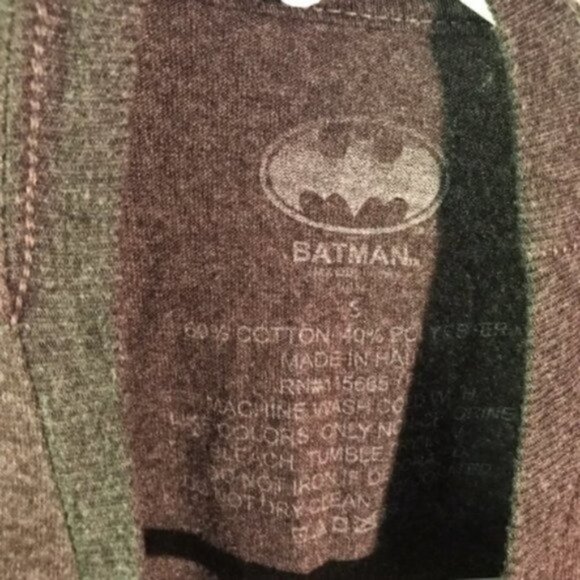 Batman T-Shirt Dark Gray Yellow Bat Symbol Faded - Picture 4 of 4